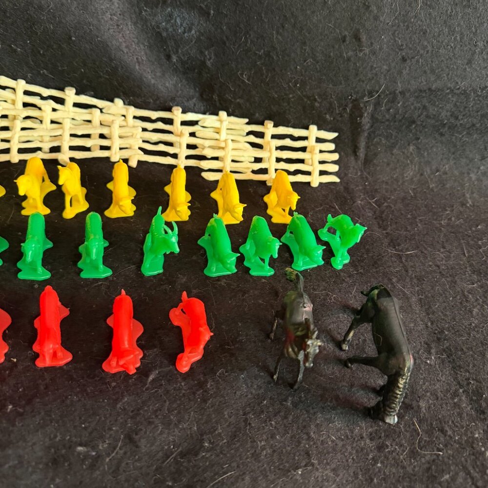 🎉Fall Sale🎉46 - Vintage Plastic Farm Animals/Fences - Picture 7 of 7